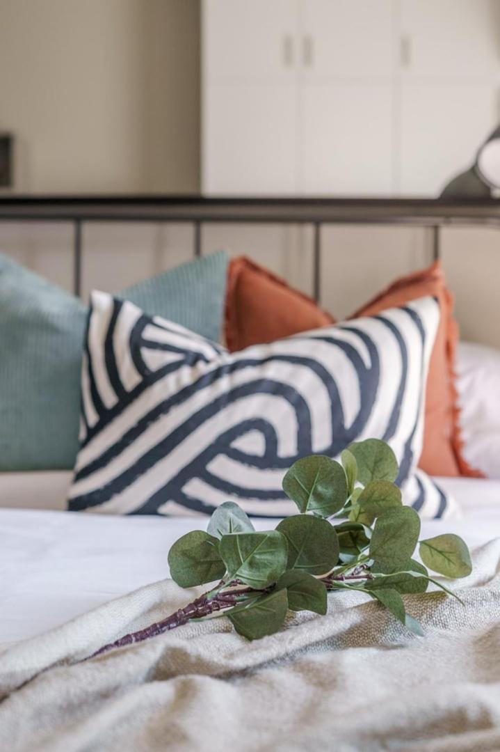 Guestready Homes - Industrial Chic *